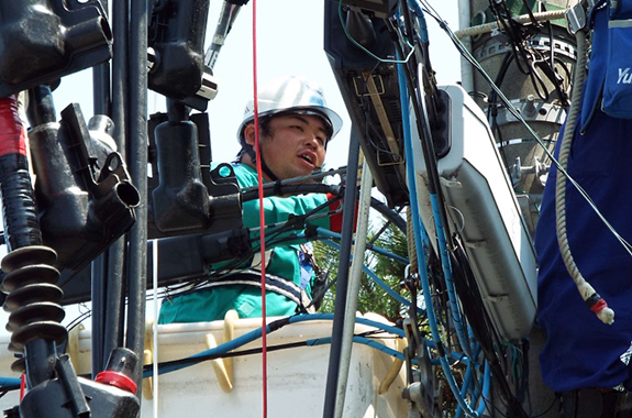 写真：配電線工事の様子