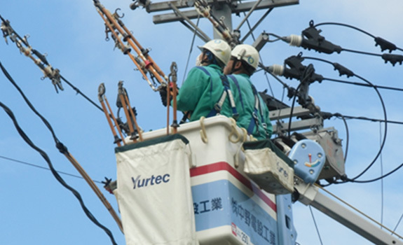 写真：配電線工事の様子