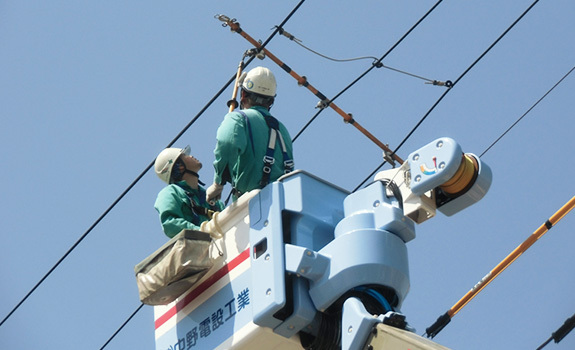 写真：配電線工事の様子