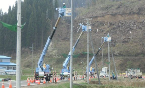 写真：配電線工事の様子